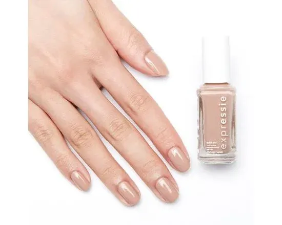 ESSIE-expressie-buns-up-on-hand-1-1.webp